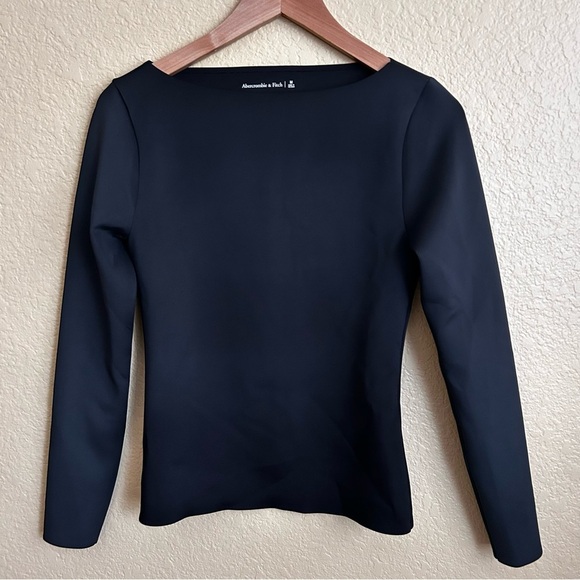 Abercrombie & Fitch Seamless Matte Long Sleeve Top - Picture 2 of 9